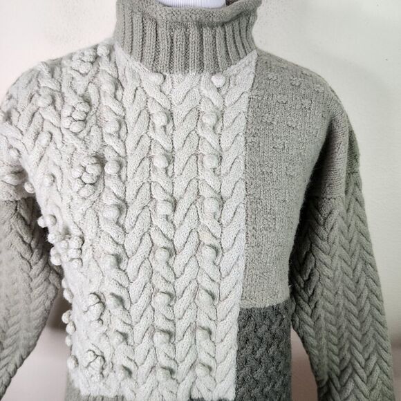 VITTADINI Sport Women's 100% Wool Green Sweater Women's Size Medium Designer - Picture 2 of 6